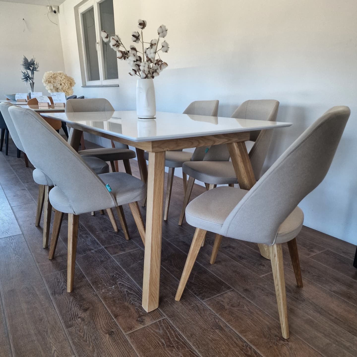 Трпезариска маса Ариа / Trpeazriska masa Aria
Dinning Table Aria / Miza jedilna in stoli Aria