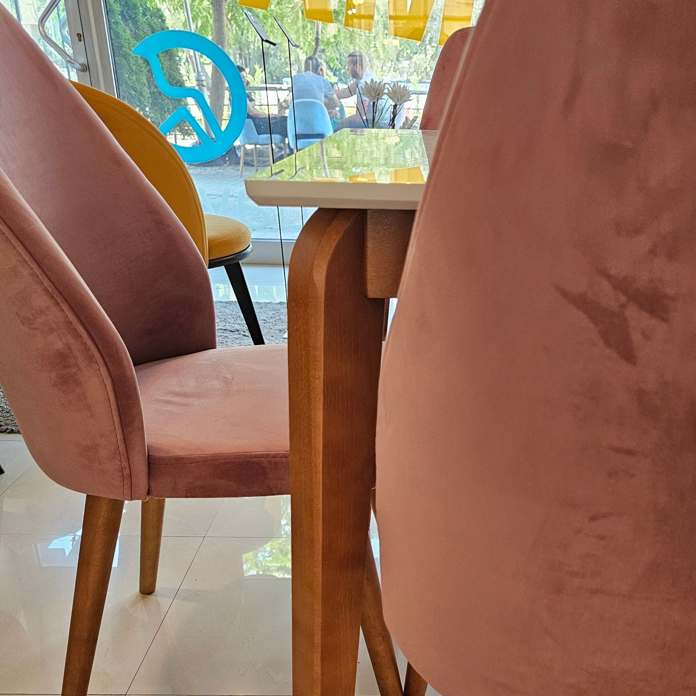 Jedilniška garnitura evtina jedilniška garnitura, raztegljive jedilne mize /
Dinning set Torino + Atlantic
Трпезариска Маса Торино / Trpezariska Masa Torino